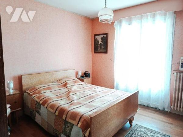 PAVILLON ARTISANAL GRANDE SUPERFICIE PROCHE TOUTES COMMODITES
IDEALEMENT SITUE, COMMERCES, ECO...