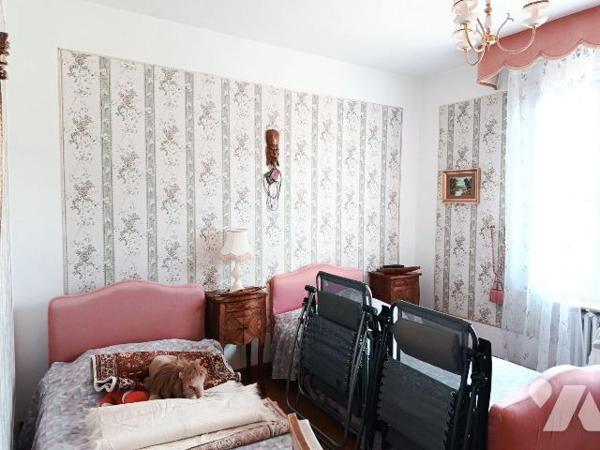 PAVILLON ARTISANAL GRANDE SUPERFICIE PROCHE TOUTES COMMODITES
IDEALEMENT SITUE, COMMERCES, ECO...