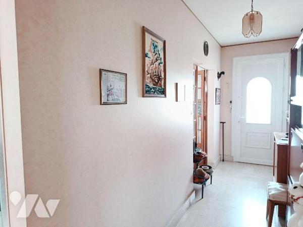 PAVILLON ARTISANAL GRANDE SUPERFICIE PROCHE TOUTES COMMODITES
IDEALEMENT SITUE, COMMERCES, ECO...