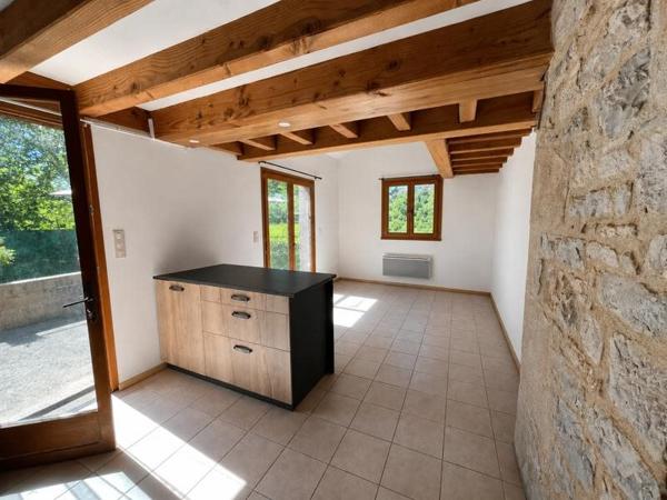 Maison à louer 470 € CC Saillac 2 p 67 m² DPE E