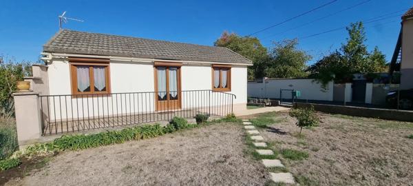 Location                                                      Maison
                        
                     3 pièces                      44 m2                     à Champigny