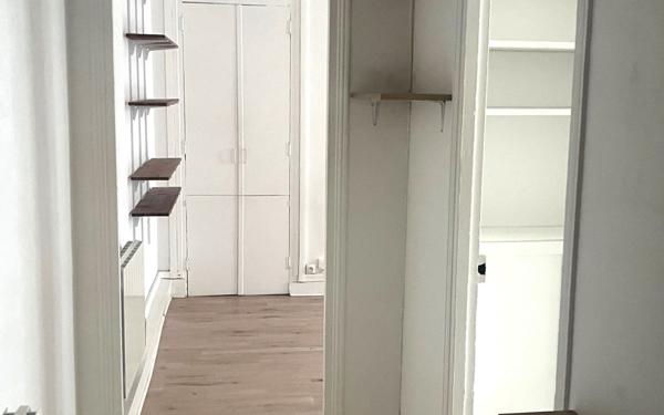 Appartement à vendre    2 pièces • 50,19 m2 Paris 11