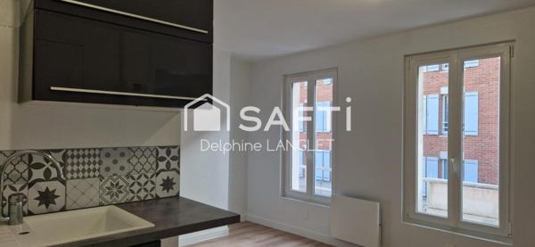 En plein cœur d’Épernay, découvrez cet appartement T2 entièrement rénové, au 2ième et dernier étage d’une petite copropriété aux faibles charges. Idéal pour un investisseur ou un primo-accédant, ce bien rare allie confort, emplacement privilégié et rentabilité.