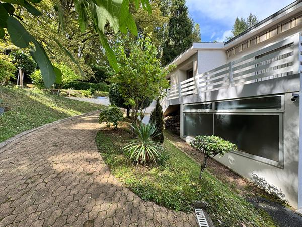 A vendre très belle MAISON D'ARCHITECTURE  ORIGINALE