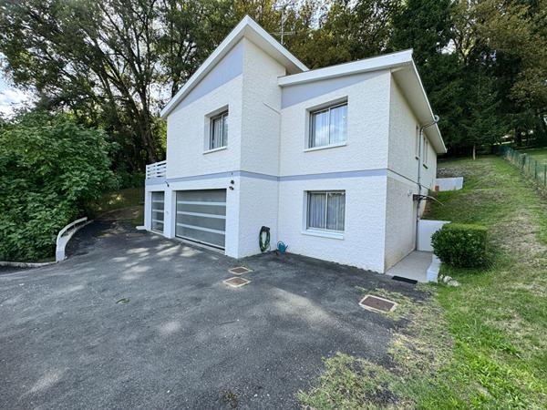 A vendre très belle MAISON D'ARCHITECTURE  ORIGINALE