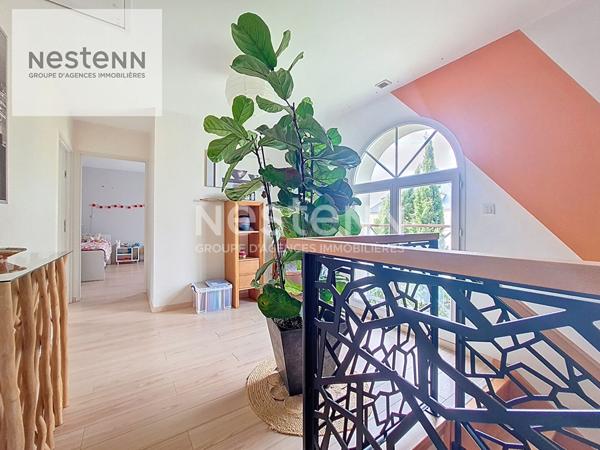 SECTEUR SUD - SAINT JEAN LE BLANC Limite ORLEANS - Grande maison moderne style architecte avec PISCINE CHAUFFEE - 5 chambres - superbe jardin clos et arboré - Garage avec borne voiture électrique