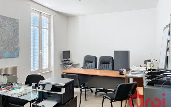 Immeuble à vendre    3 pièces • 330 m2 Montluçon