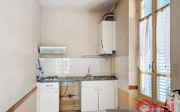 Immeuble à vendre    3 pièces • 330 m2 Montluçon