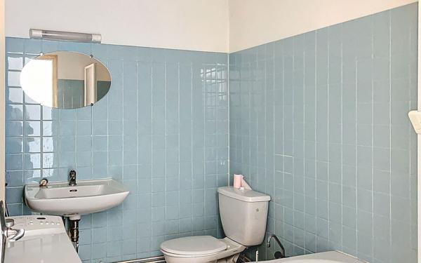 Immeuble à vendre    3 pièces • 330 m2 Montluçon