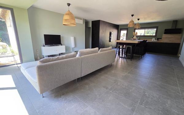 Maison à vendre    4 pièces •  Sauveterre