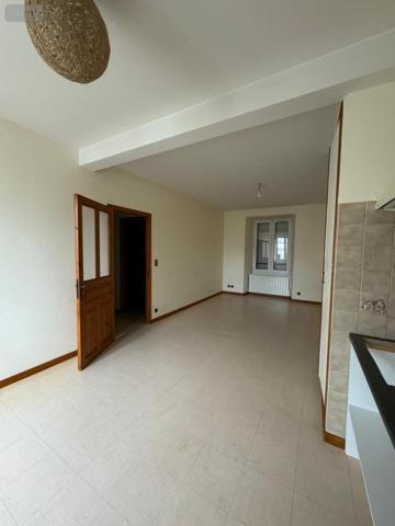 Appartement à louer à Saint-Chély-d'Apcher en Lozère (48200), ref : 48032-L104