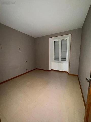 Appartement à louer à Saint-Chély-d'Apcher en Lozère (48200), ref : 48032-L104