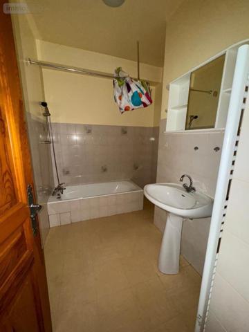 Appartement à louer à Saint-Chély-d'Apcher en Lozère (48200), ref : 48032-L104