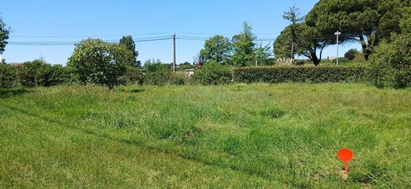 Terrain à batir de 740m² à LAVERNOSE LACASSE