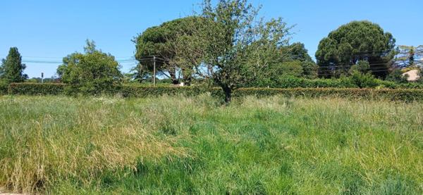 Terrain à batir de 740m² à LAVERNOSE LACASSE