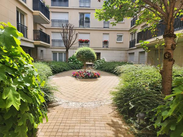 Appartement 3 pièces à Puteaux avec parking