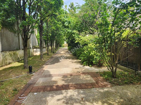 Appartement 3 pièces à Puteaux avec parking