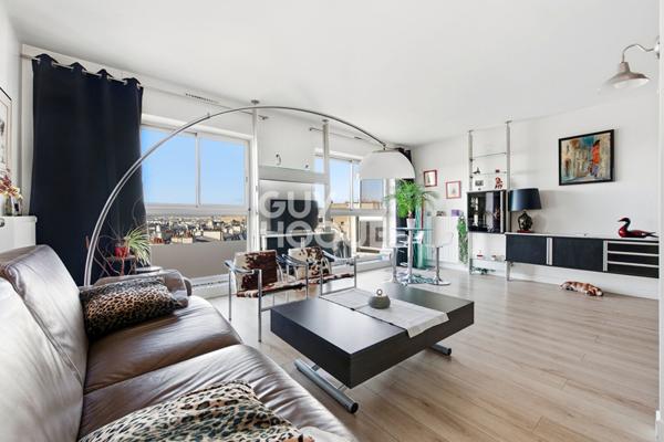 Très beau 2 pièces - Vue exceptionnelle - Dernier étage - Martyrs 09