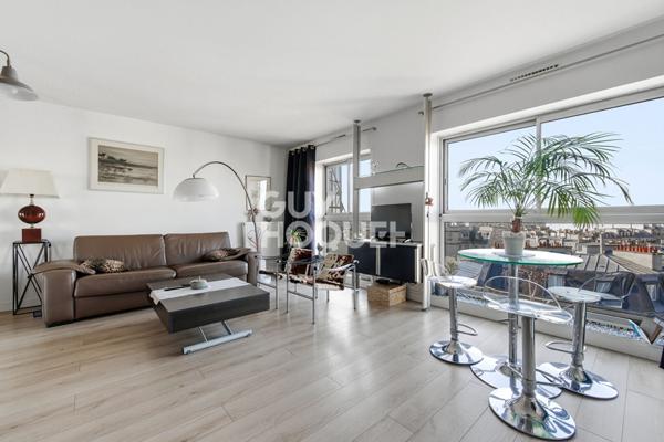 Très beau 2 pièces - Vue exceptionnelle - Dernier étage - Martyrs 09