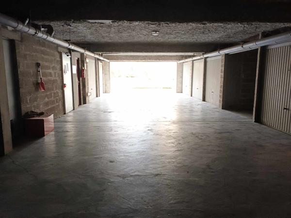 Parking / box centre-ville Aiguillon