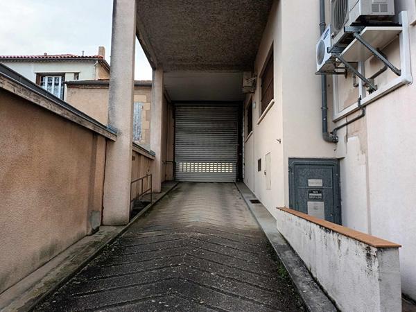 Parking / box centre-ville Aiguillon