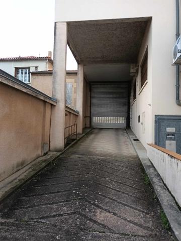 Parking / box centre-ville Aiguillon