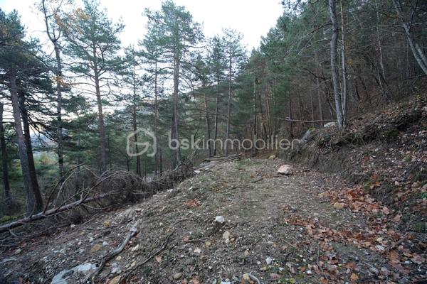 Terrain de 1 765 m²