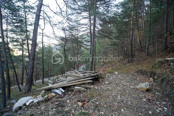 Terrain de 1 765 m²