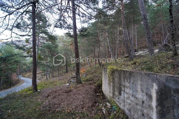 Terrain de 1 765 m²