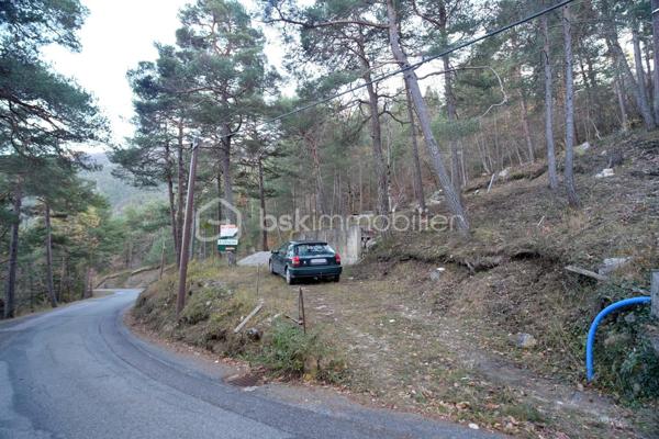 Terrain de 1 765 m²