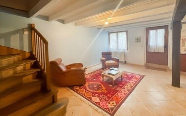 Maison à louer    5 pièces •  Caudecoste