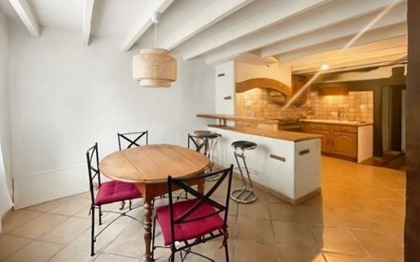 Maison à louer    5 pièces •  Caudecoste