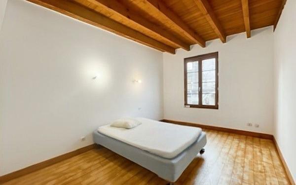 Maison à louer    5 pièces •  Caudecoste