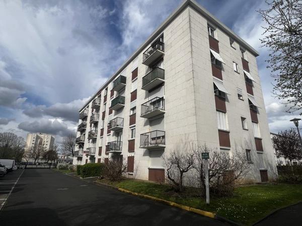 Appartement à vendre 112 224 € Saint-Pierre-des-Corps 4 p 78 m² DPE C