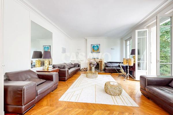 Vente Maison 9 pièces de 330m² - 94120 Fontenay-sous-Bois