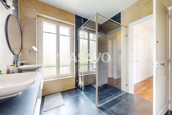Vente Maison 9 pièces de 330m² - 94120 Fontenay-sous-Bois