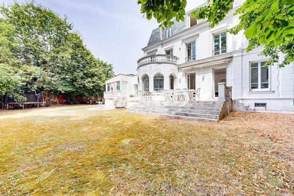 Vente Maison 9 pièces de 330m² - 94120 Fontenay-sous-Bois