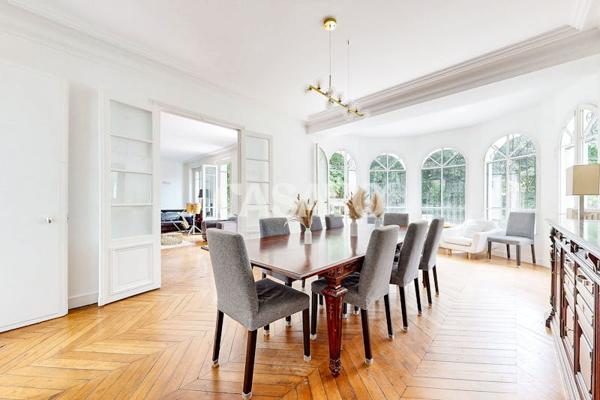 Vente Maison 9 pièces de 330m² - 94120 Fontenay-sous-Bois