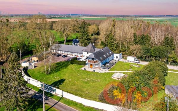 Maison à vendre    7 pièces • 518,15 m2 Poix-de-Picardie