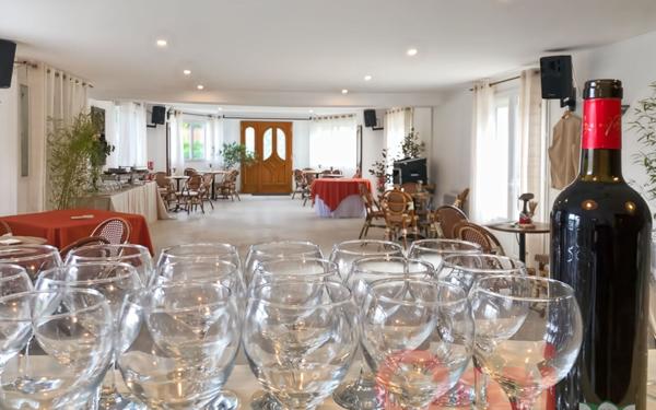 Maison à vendre    7 pièces • 518,15 m2 Poix-de-Picardie