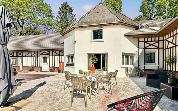 Maison à vendre    7 pièces • 518,15 m2 Poix-de-Picardie
