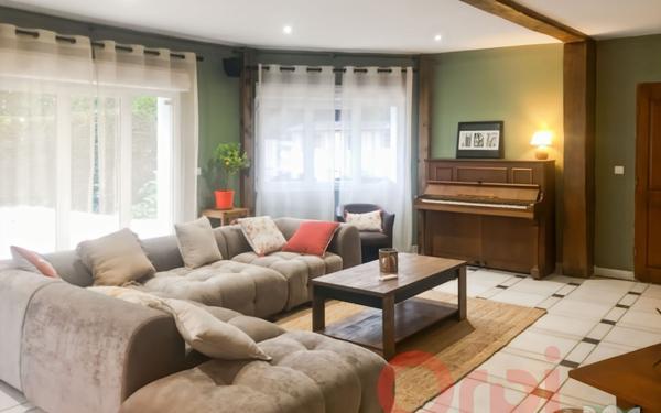 Maison à vendre    7 pièces • 518,15 m2 Poix-de-Picardie