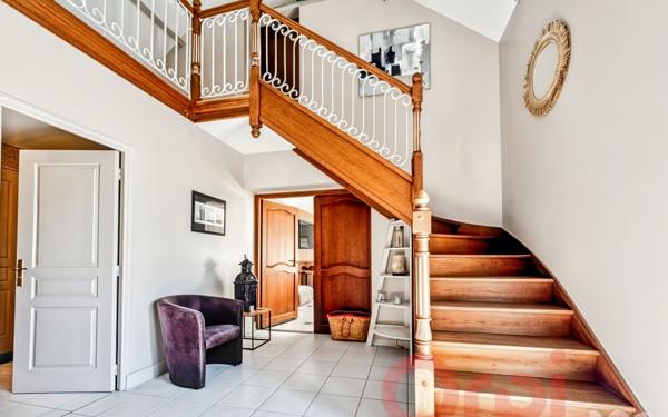 Maison à vendre    7 pièces • 518,15 m2 Poix-de-Picardie