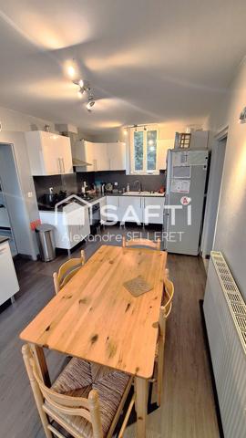 Maison 3 chambres, stationnement voiture, jardin