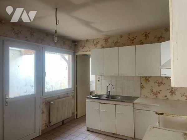 EN EXCLUSIVITE - A VENDRE - A BAILLEUL dans le NORD (59) - MAISON EN CENTRE VILLE AVEC COUR DE ...