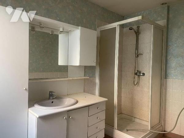 EN EXCLUSIVITE - A VENDRE - A BAILLEUL dans le NORD (59) - MAISON EN CENTRE VILLE AVEC COUR DE ...