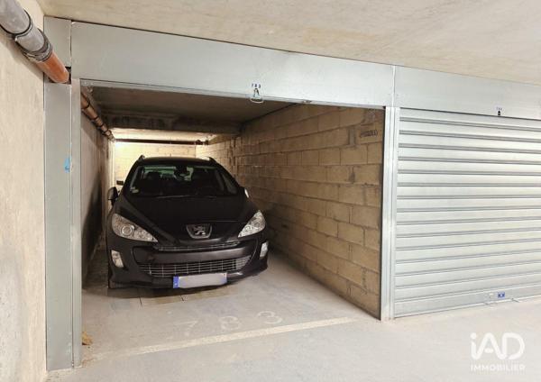 Location parking 32 m² Paris 19