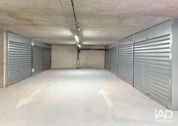 Location parking 32 m² Paris 19