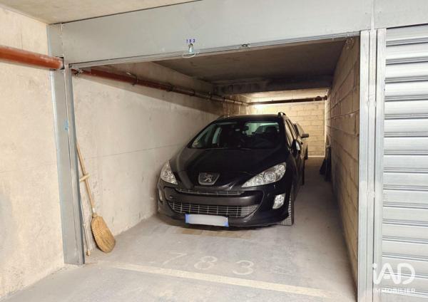 Location parking 32 m² Paris 19