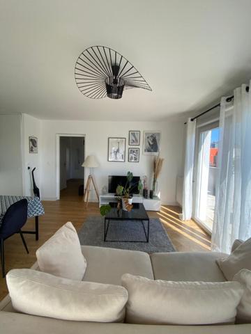 Charmant T2 à vendre à Avrillé, 3ème étage, 2 balcons et parking couvert